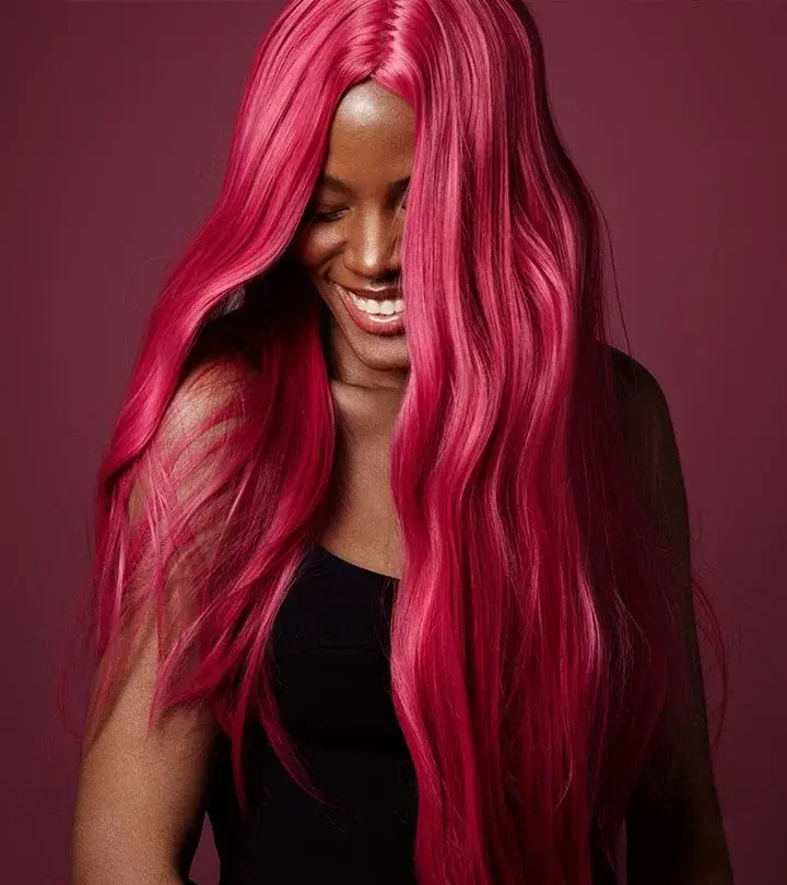 THE WOMAN’S INSTANT COLOR-CHANGING HAIR TRICK HAS THE INTERNET OBSESSED
